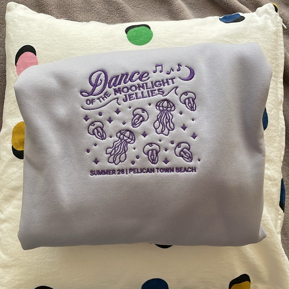 BNWOT Dance of the Moonlight Jelly’s-Stardew Valley Game Emboridered Sweatshirt - Picture 10 of 12